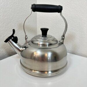 Le Creuset Stainless Steel Classic Whistling Kettle Tea Pot 1.7 QT